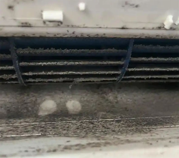 拉萨市空调吹的风有股烧焦味是怎么回事